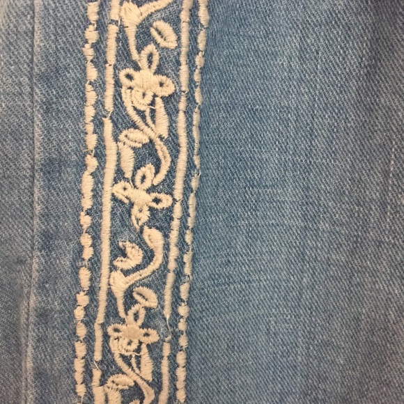 Shorts - Picture 3 of 4